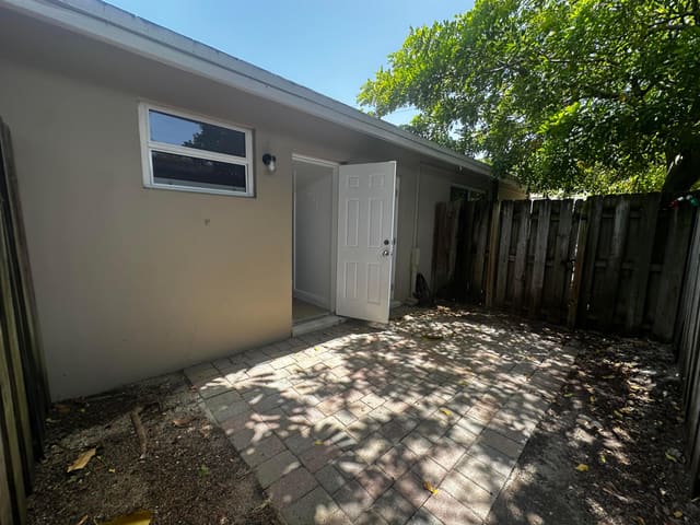 2000 NE 17TH Street 2, Fort Lauderdale, FL 33305