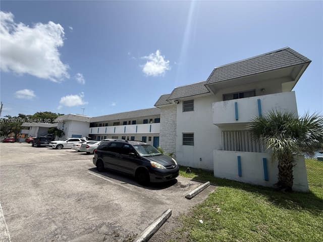 19051 NE 2nd Avenue 1517, Star Lake Estates No 15 C, Miami, FL