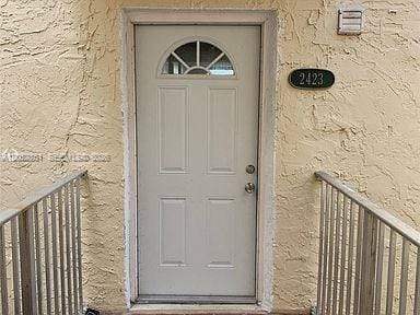 10000 NW 80th Court 2423, Hialeah Gardens, FL 33016