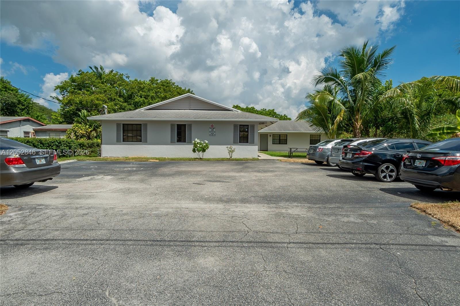 1099 NE 35th Street, Oakland Park, FL 33334 photo 4