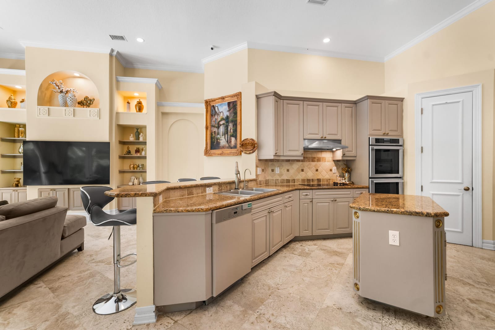 10253 NW 66th Drive — photo 8