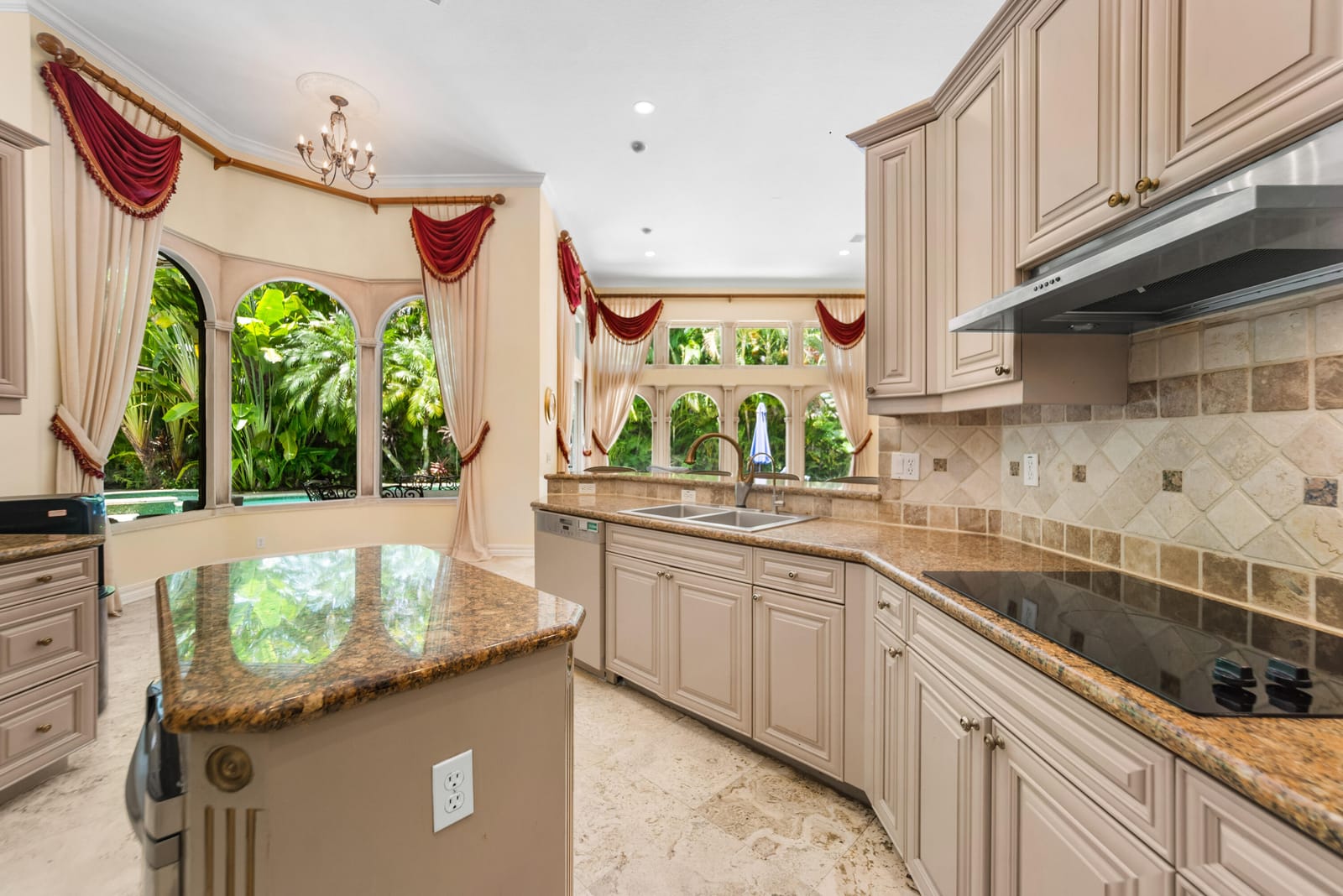 10253 NW 66th Drive — photo 9