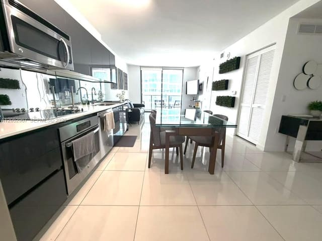 31 SE 6th Street 2604, Miami, FL 33131