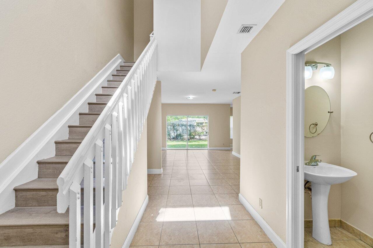 809 TALIA Circle E 809 — photo 2