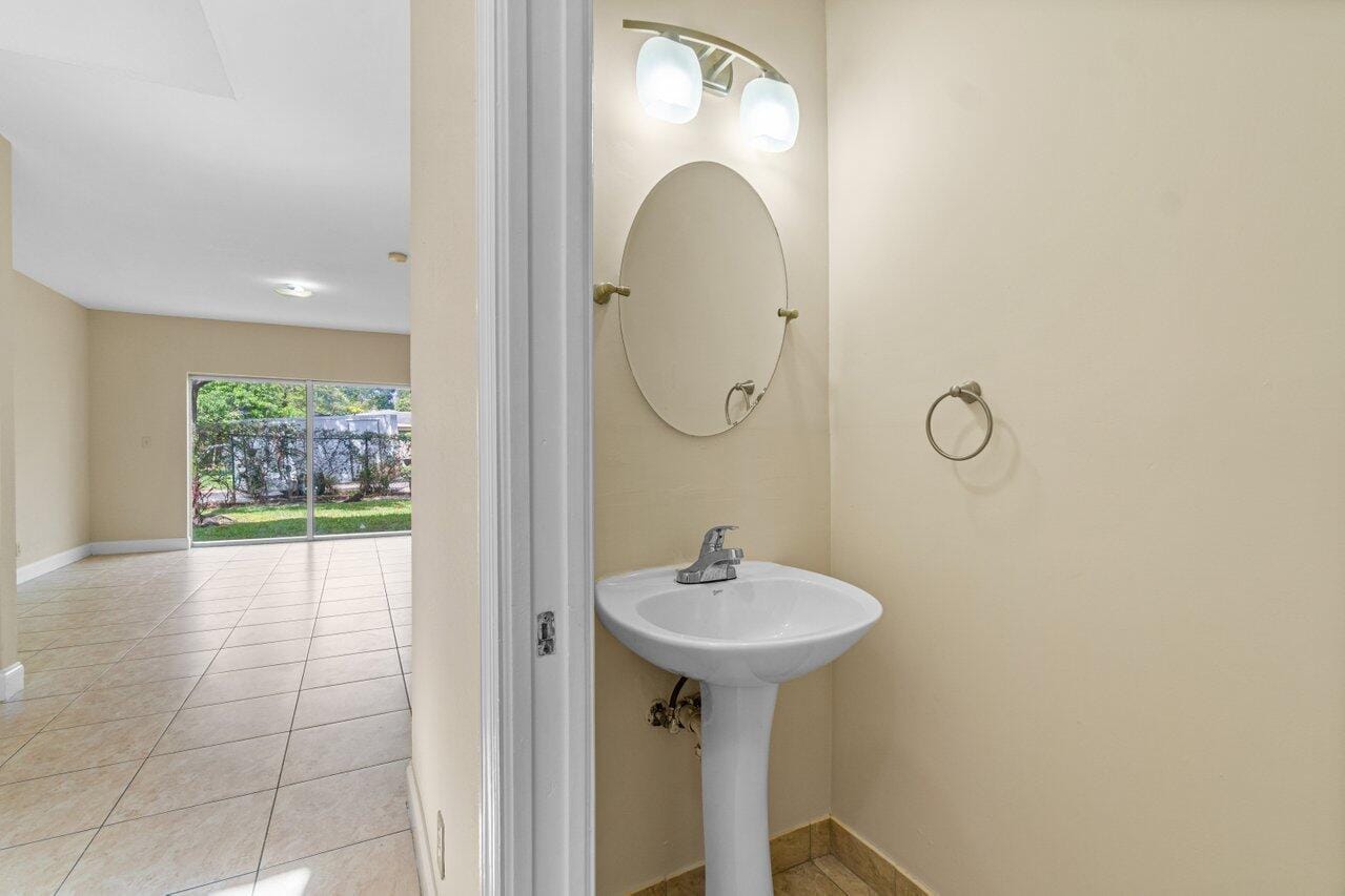 809 TALIA Circle E 809 — photo 3