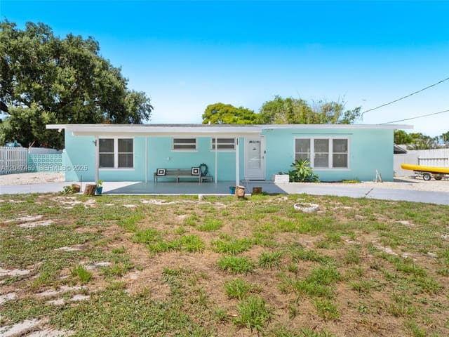 3730 Maple Street, FL 32976