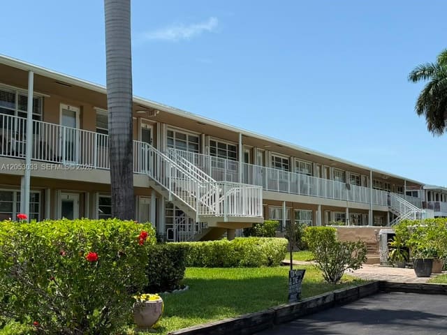 500 Layne Boulevard 15, Hallandale Beach, FL 33009