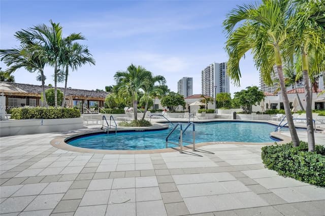 20281 E Country Club Drive 1907, Hamptons West, Aventura, FL