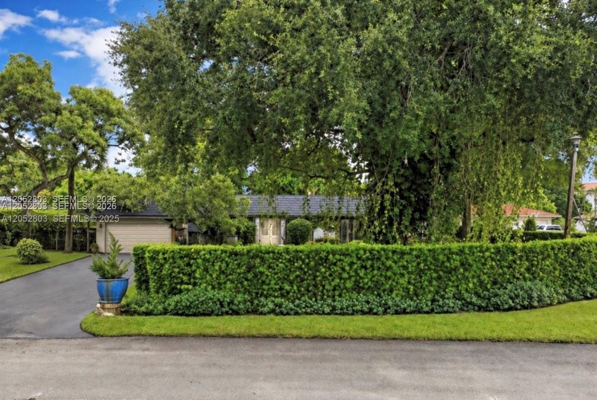 8541 N Lake Dasha Drive, Plantation, FL 33324 photo 3