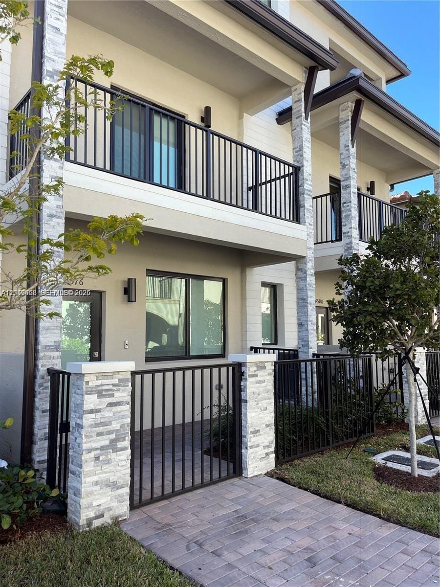 4576 NW 83rd Path, Doral, FL 33166