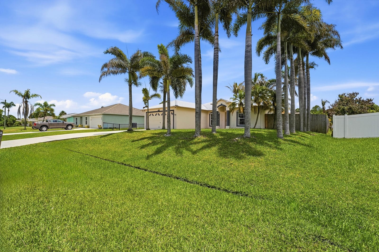 292 SW Pagoda Terrace — photo 3