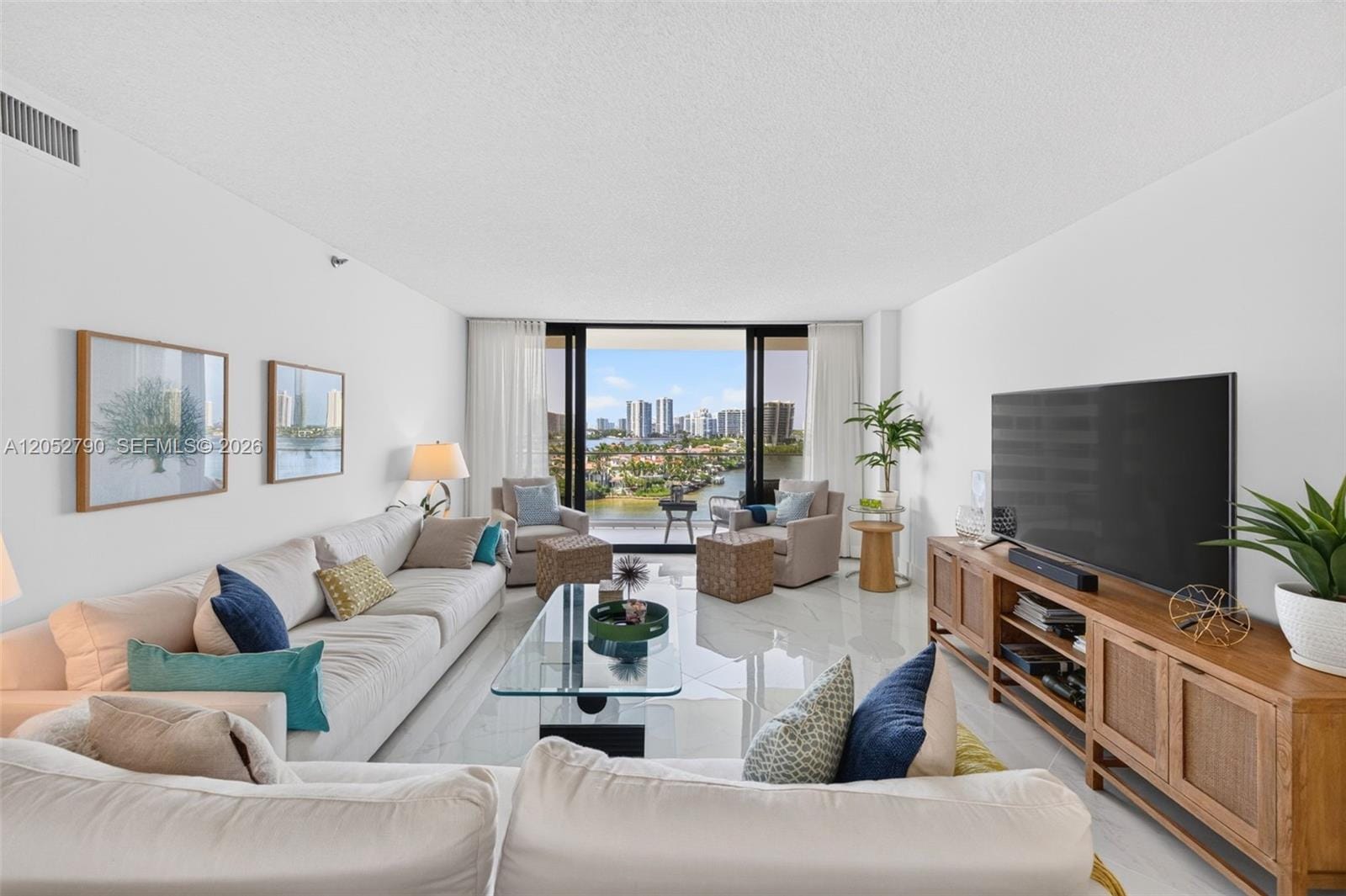 2800 Island Boulevard 904 — photo 11