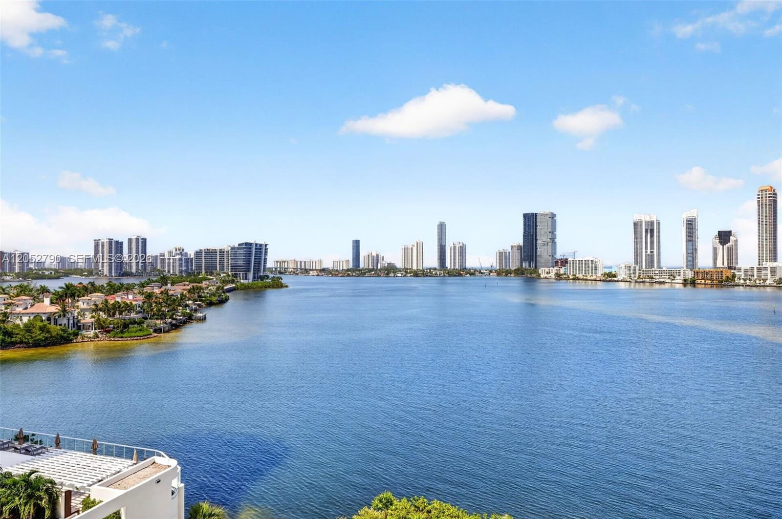 2800 Island Boulevard 904 — photo 12