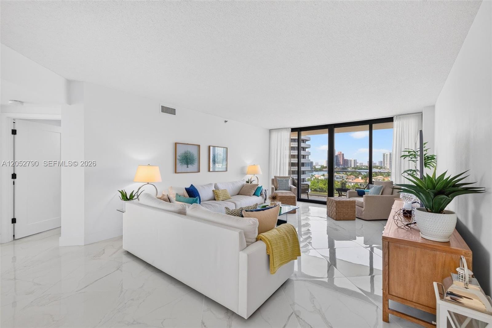 2800 Island Boulevard 904 — photo 5