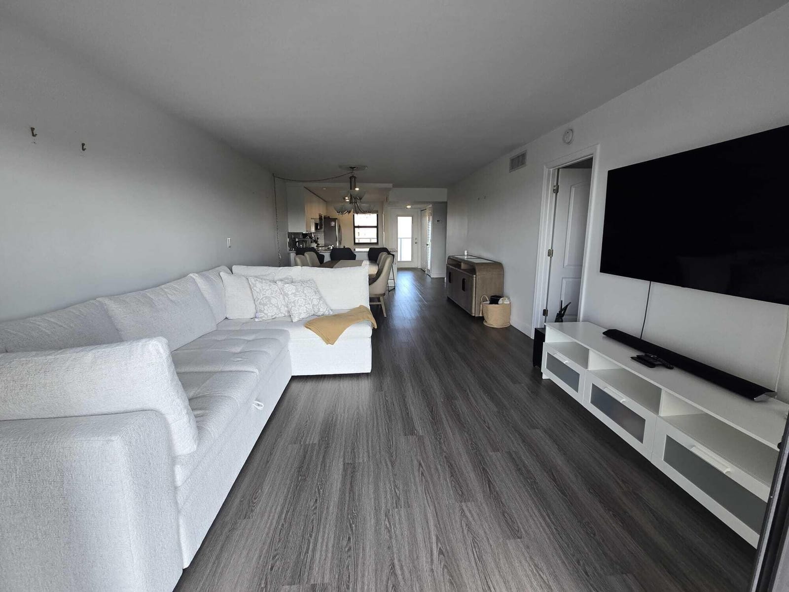 1401 N Riverside Drive 805 — photo 2