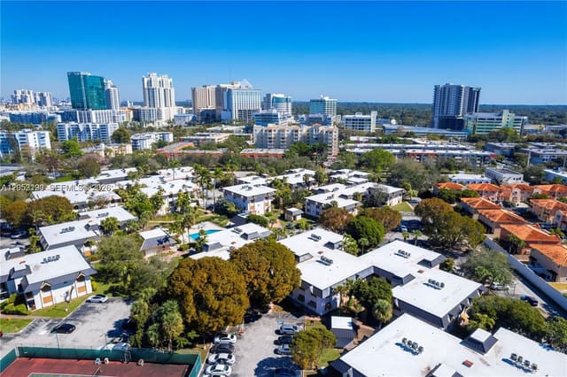 9490 SW 77th Avenue N1, Miami, FL 33156