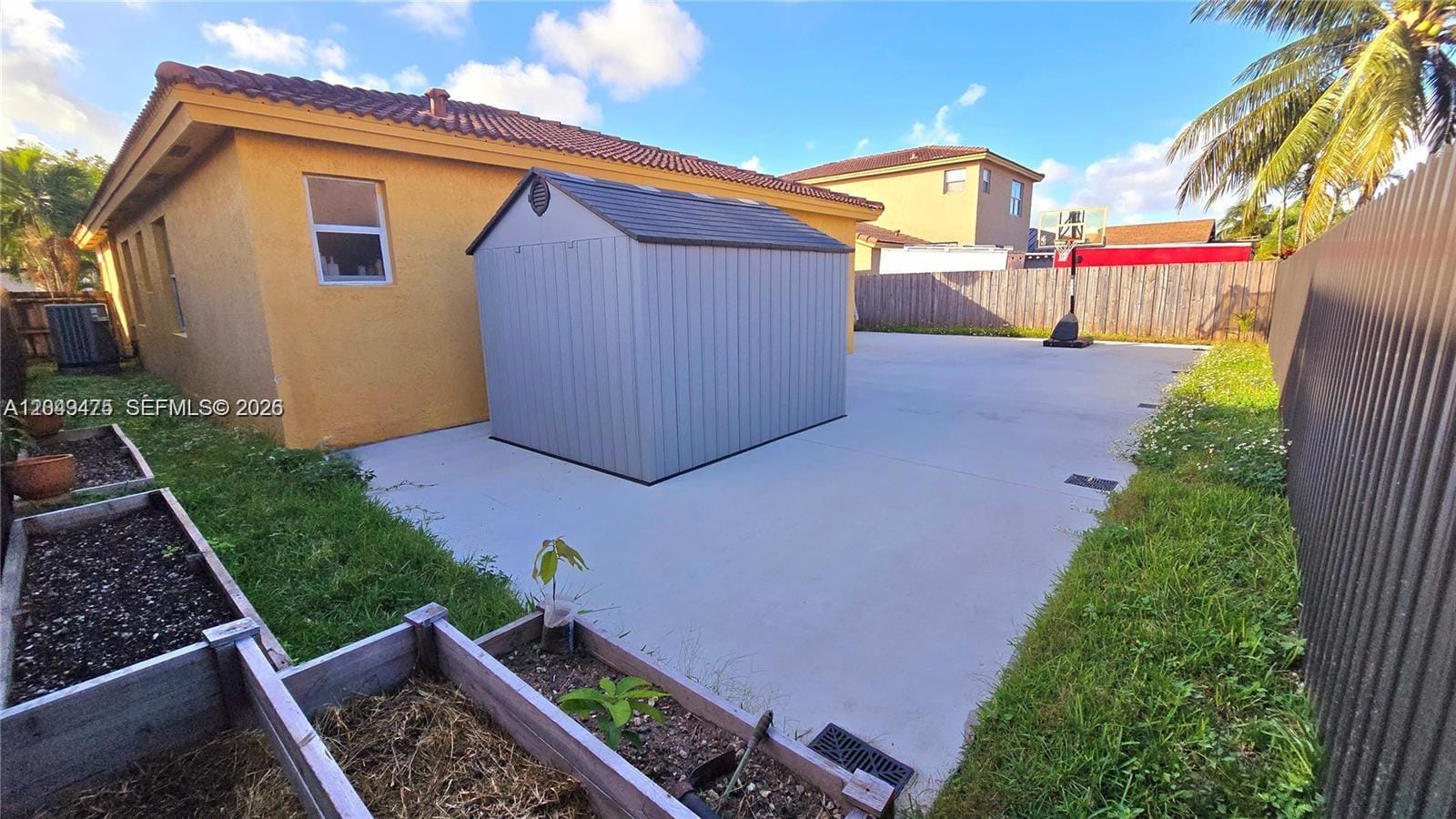 2105 NE 40th Avenue — photo 10