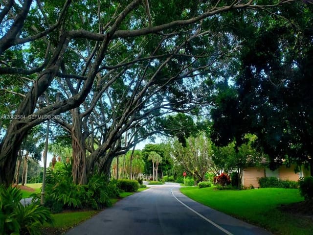 900 NW Greensward Lane 111-G, Delray Beach, FL 33445