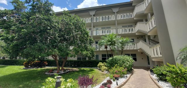 2901 VICTORIA Circle F2, Coconut Creek, FL 33066