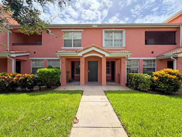 138 SW Peacock Boulevard 20-106, Port St. Lucie, FL 34986