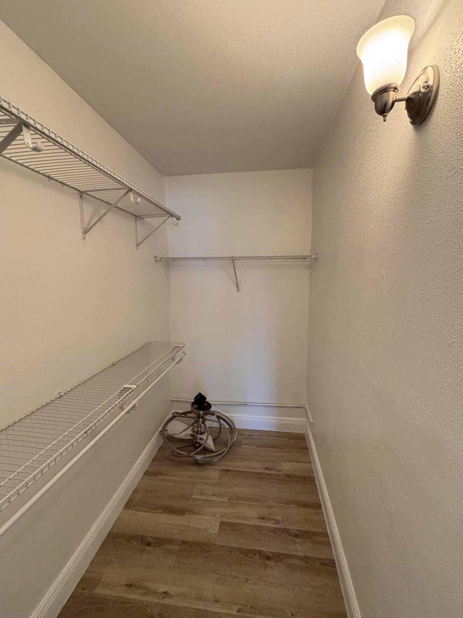652 Flanders N — photo 10