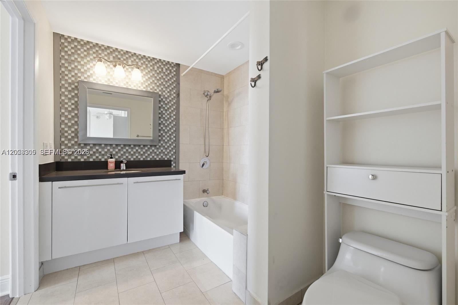 90 SW 3rd Street 1409, Miami, FL 33130 photo 17