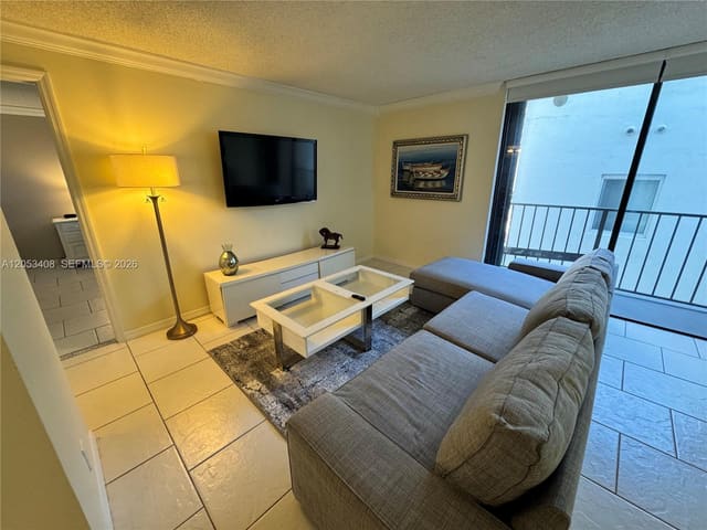 2625 Collins Avenue 320, Miami Beach, FL 33140