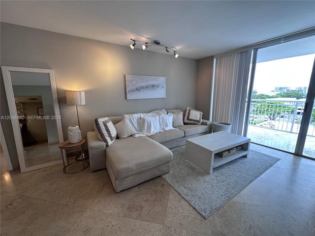 18021 Biscayne Boulevard 702, Aventura, FL 33160