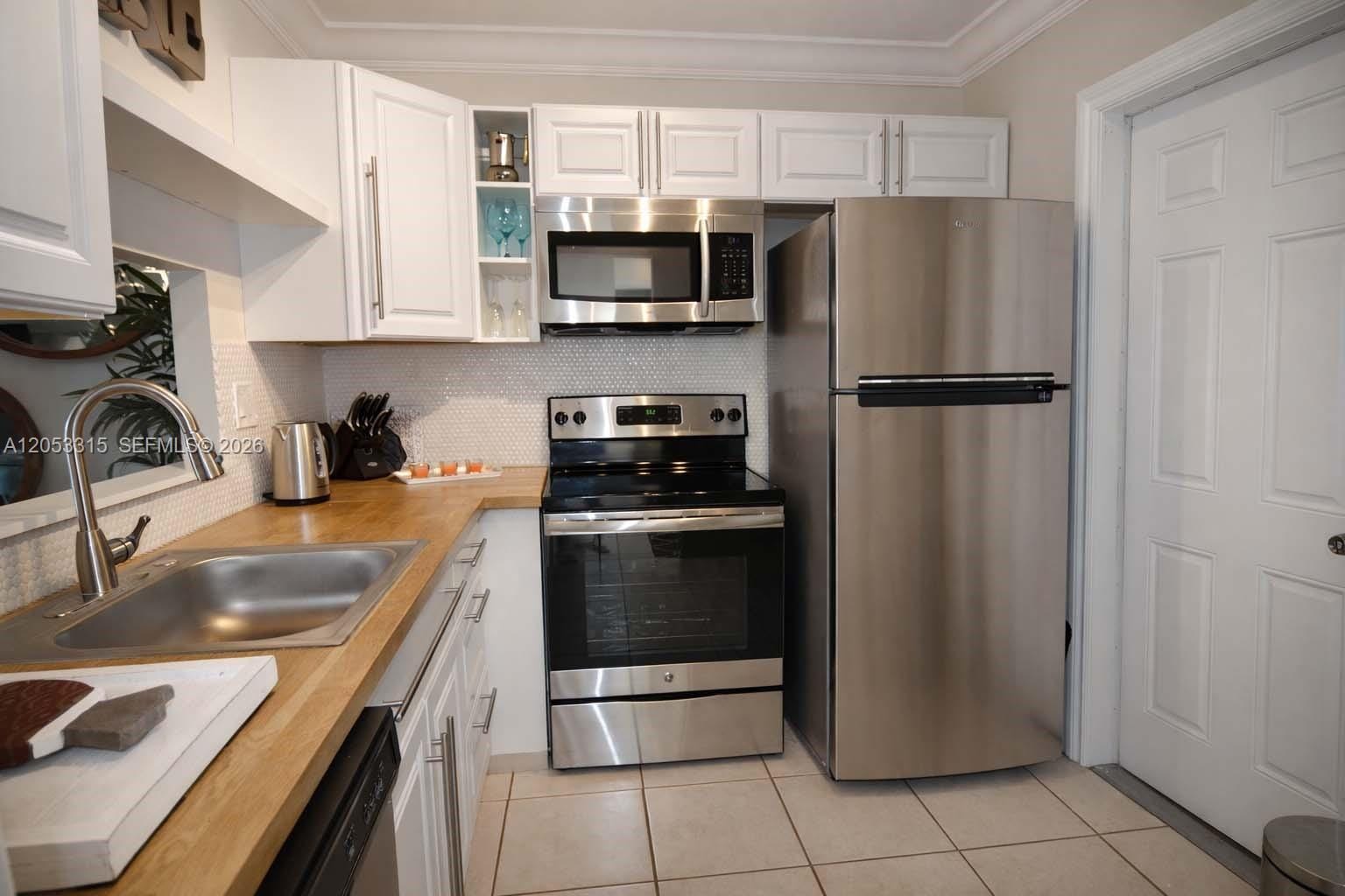3530 NW 52nd Avenue 509, Lauderdale Lakes, FL 33319 photo 4