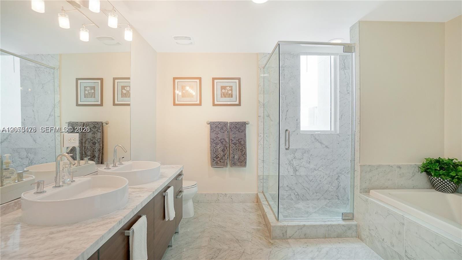 244 Biscayne Boulevard 2409, Miami, FL 33132 photo 16