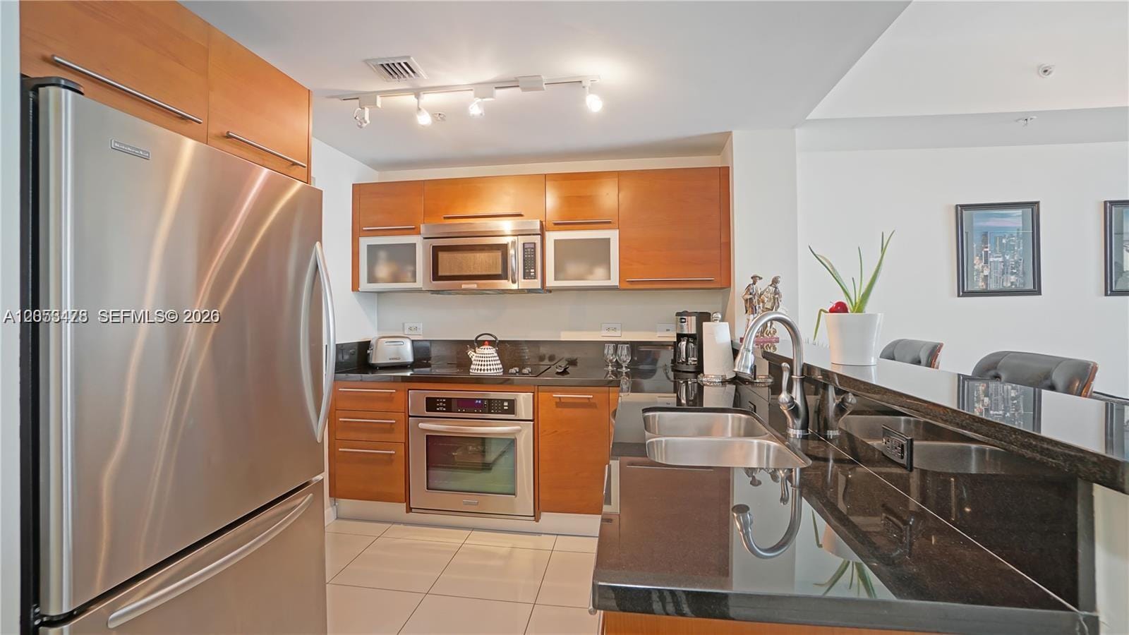 244 Biscayne Boulevard 2409, Miami, FL 33132 photo 9