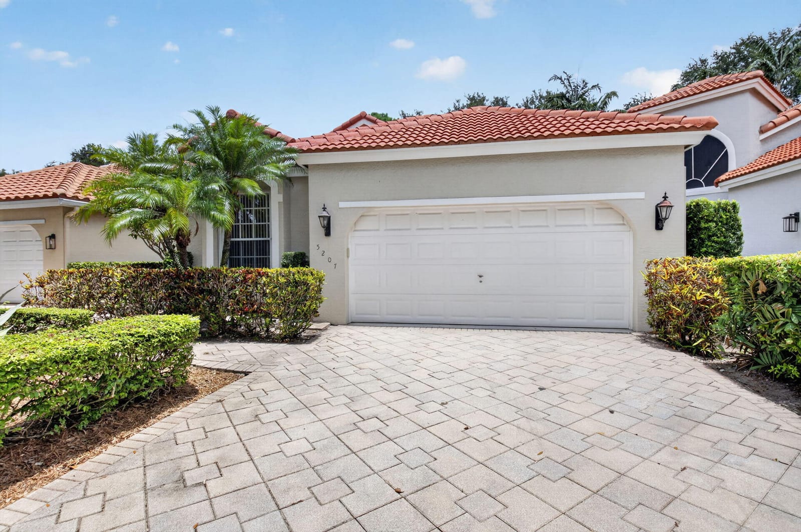 5207 BROOKVIEW Drive — photo 1