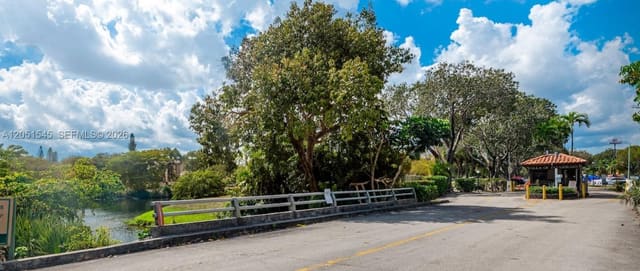 6100 S Falls Cir Drive 202, Lauderhill, FL 33319