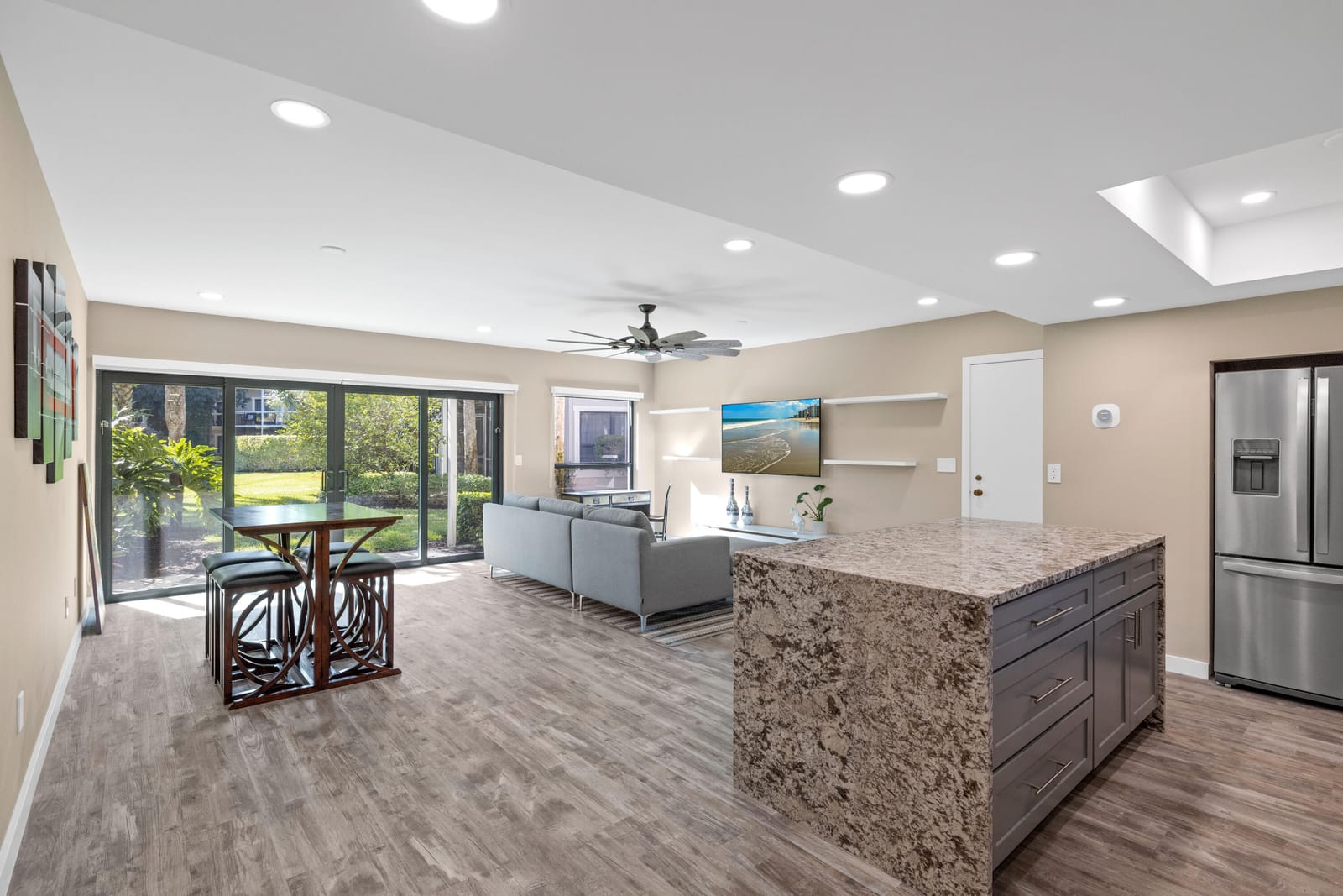 11863 Wimbledon Circle 438 — photo 1