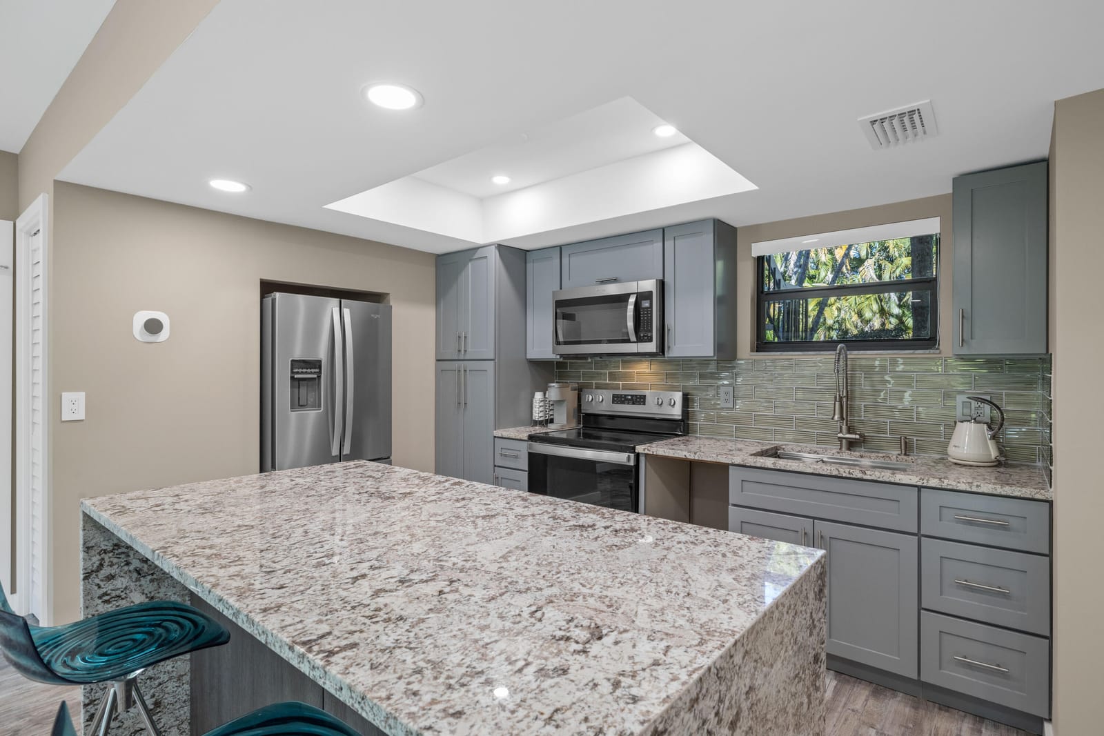 11863 Wimbledon Circle 438 — photo 3