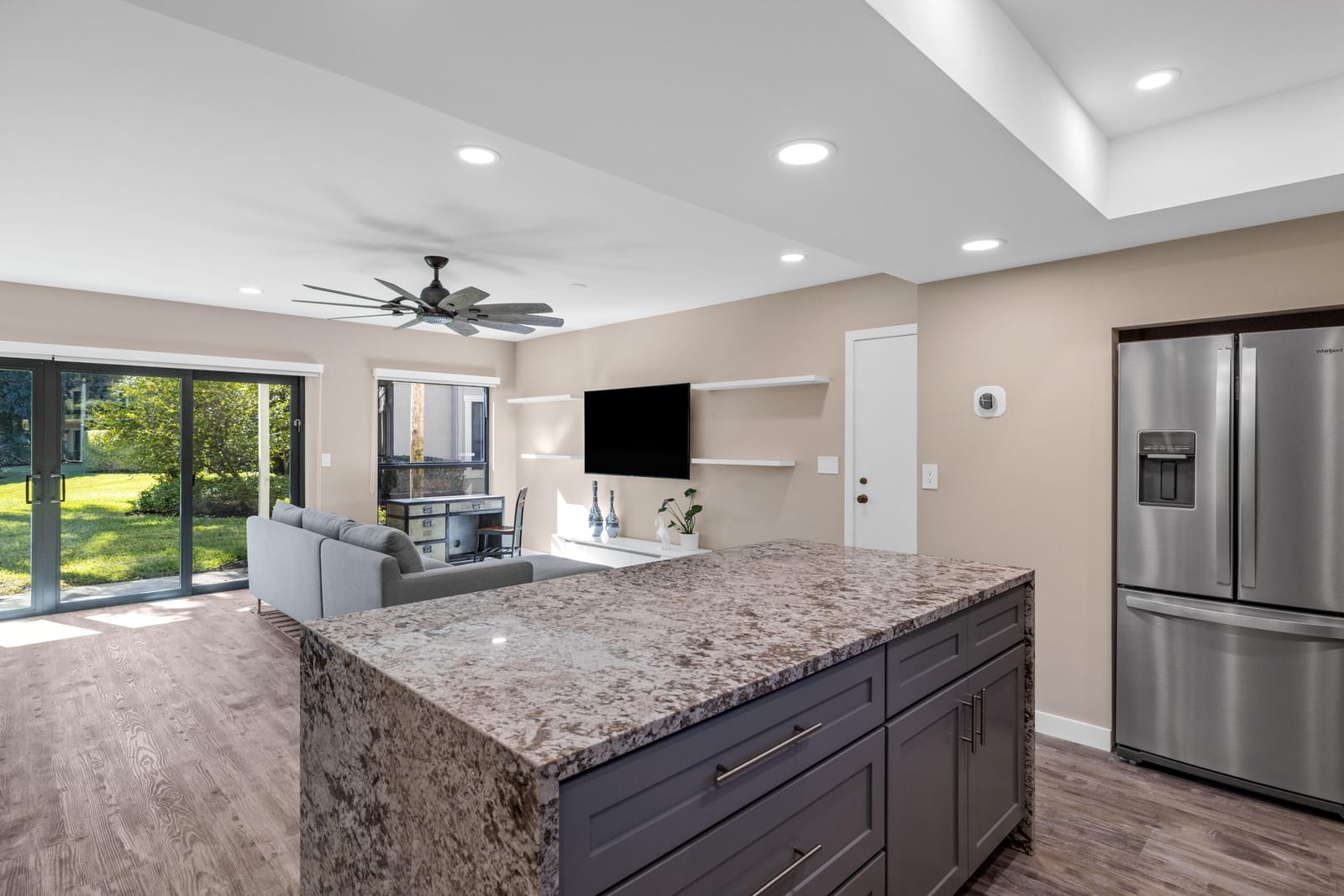 11863 Wimbledon Circle 438 — photo 9