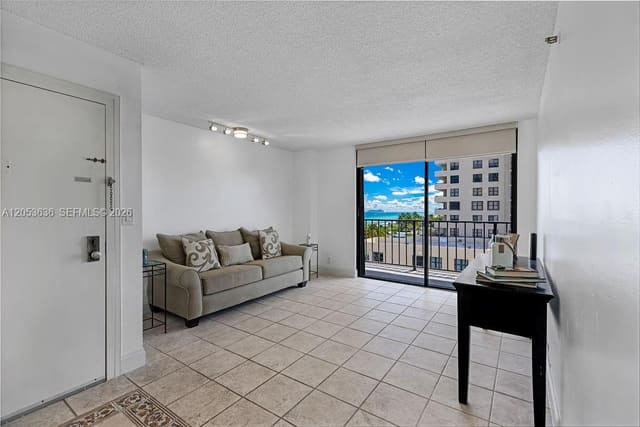 2625 Collins Avenue 702, Miami Beach, FL 33140