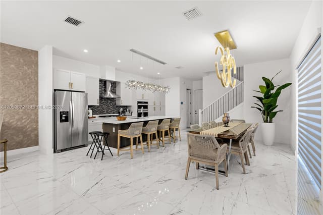 4374 NW 81st Avenue, Doral, FL 33166