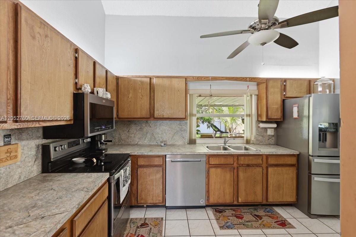 9050 Crescent Drive — photo 2