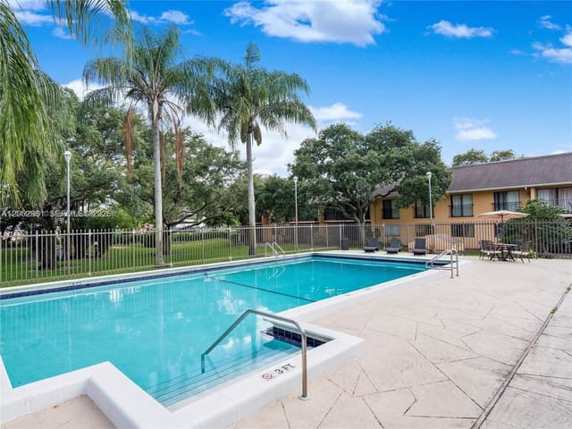 5801 Washington Street 10, Hollywood, FL 33023