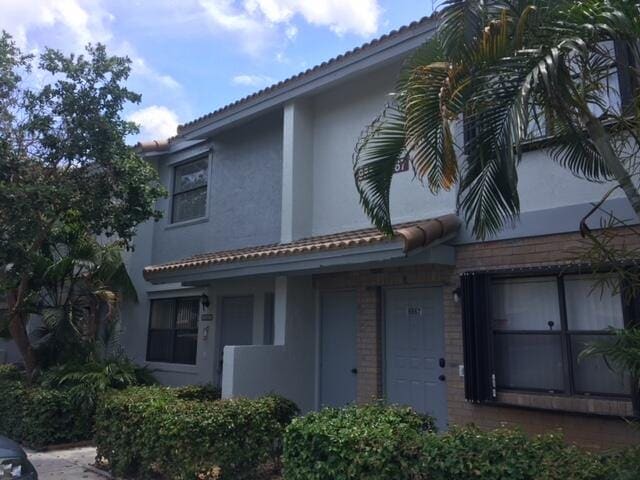 2753 S OAKLAND FOREST Drive 102, Oakland Park, FL 33309