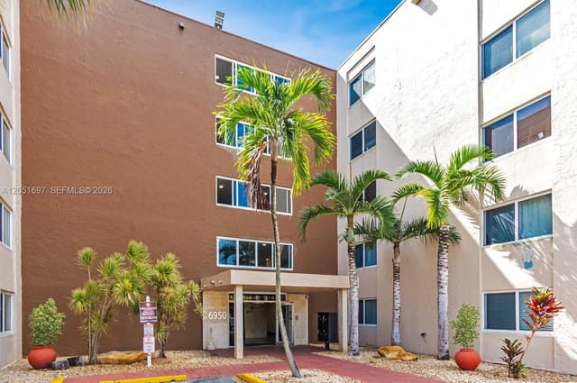 6950 Miami Gardens Drive 2-501, Hialeah, FL 33015