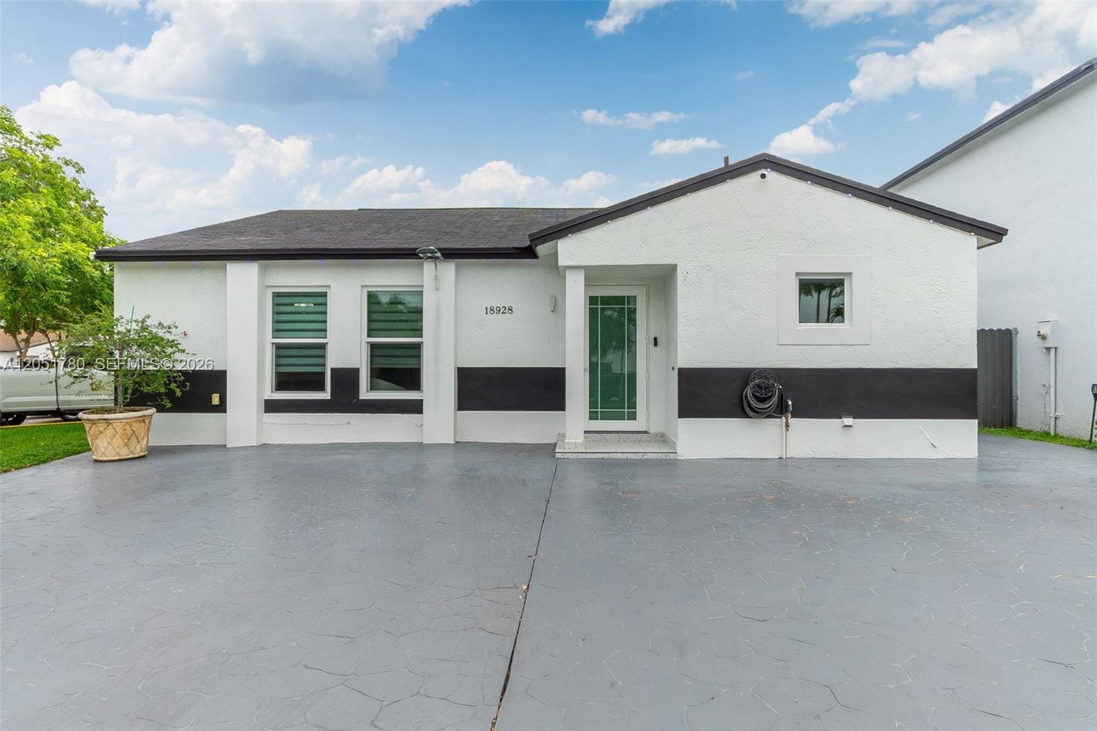 18928 NW 63rd Ct Circle, Hialeah, FL 33015