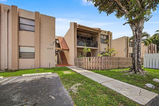 240 W Park Drive 201-4, Miami, FL 33172