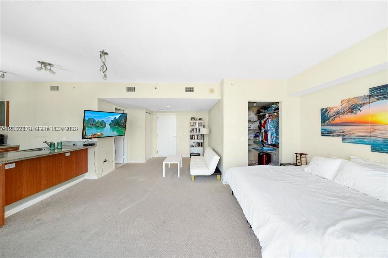 185 SW 7th Street 3100, Miami, FL 33130 photo 3