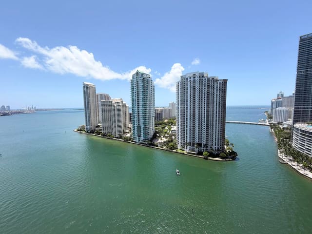 300 S BISCAYNE Boulevard T-2208, Miami, FL 33131