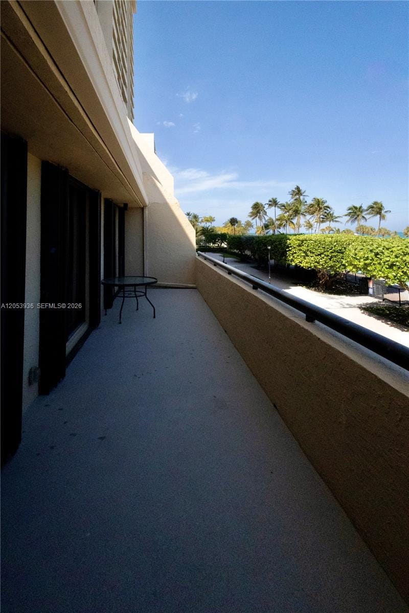 2555 Collins Avenue 308 — photo 2