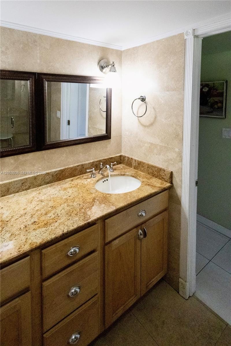2555 Collins Avenue 308 — photo 11