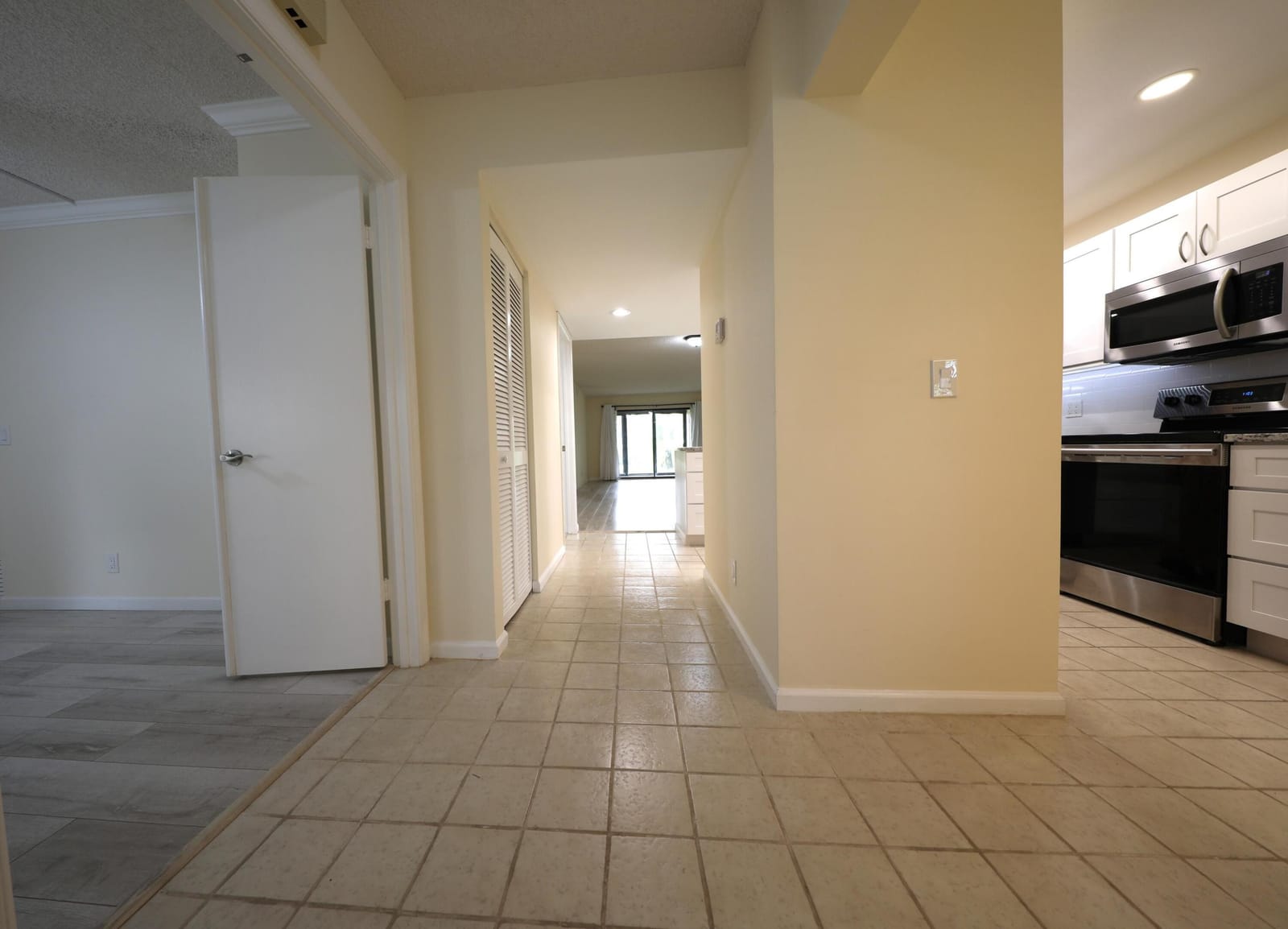 10187 Mangrove Drive 104, Boynton Beach, FL 33437 photo 2