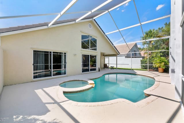 2016 Island Circle, Country Isles Cove, Weston, FL